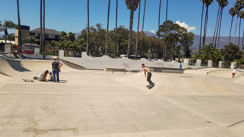 Photo de skateurs aux skatepark de Santa Barbara en Californie par Pierre Fayard