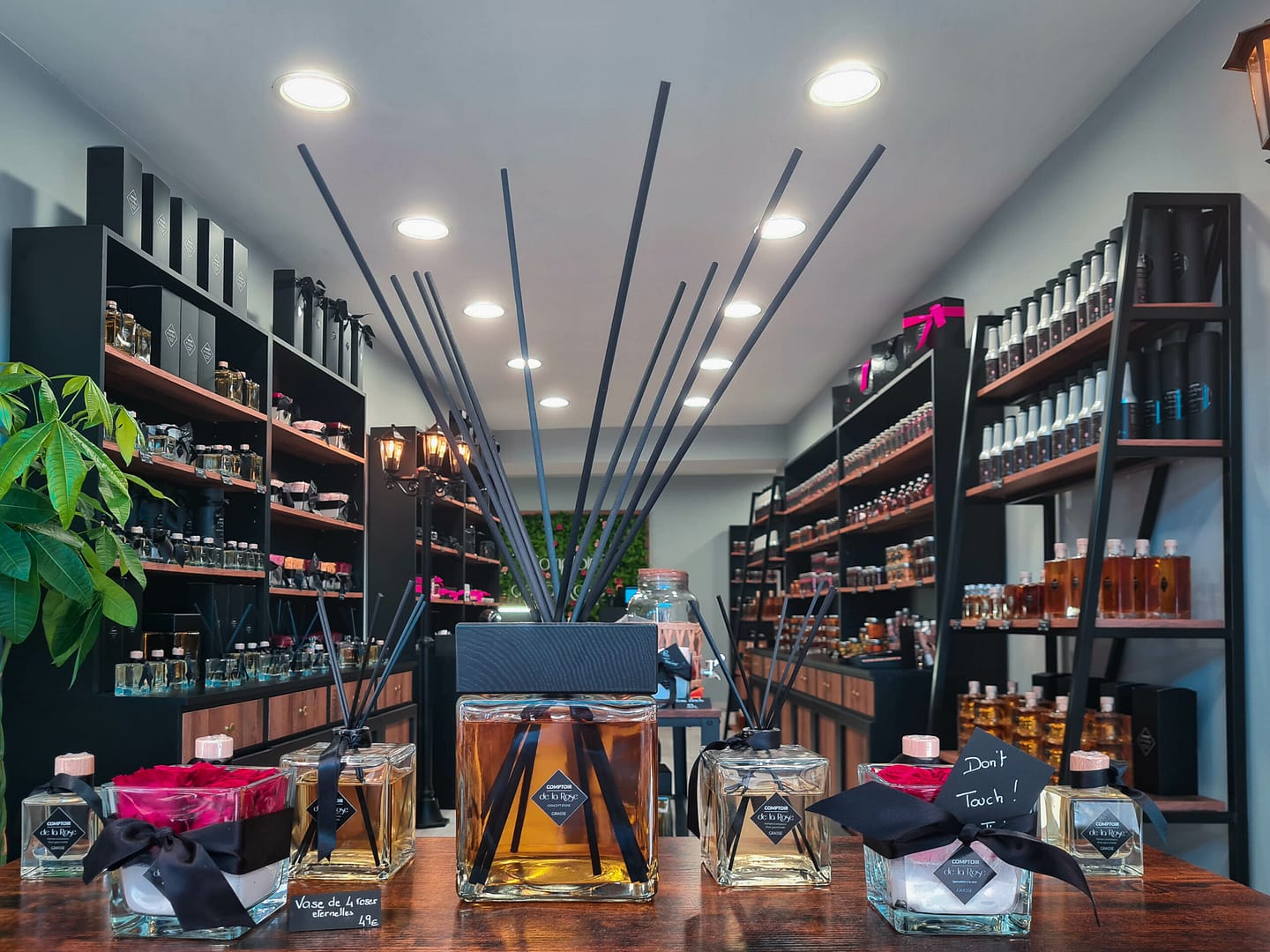 Prise photo et retouches - intérieur magasin Cannes du Comptoir de la Rose par Pierre Fayard