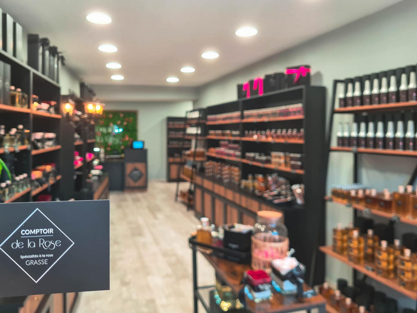 Prise photo et retouches - intérieur magasin Cannes du Comptoir de la Rose par Pierre Fayard