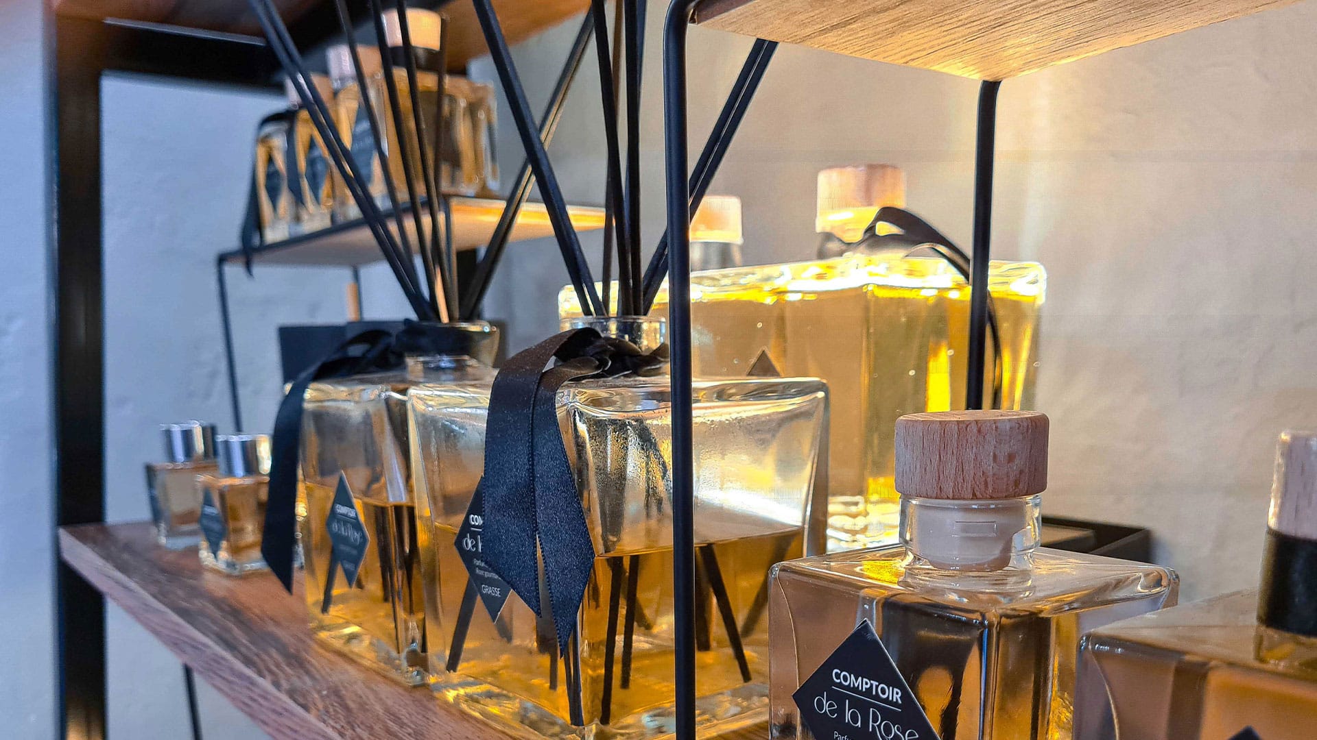 Prise photo et retouches - parfums d'ambiance du Comptoir de la Rose par Pierre Fayard