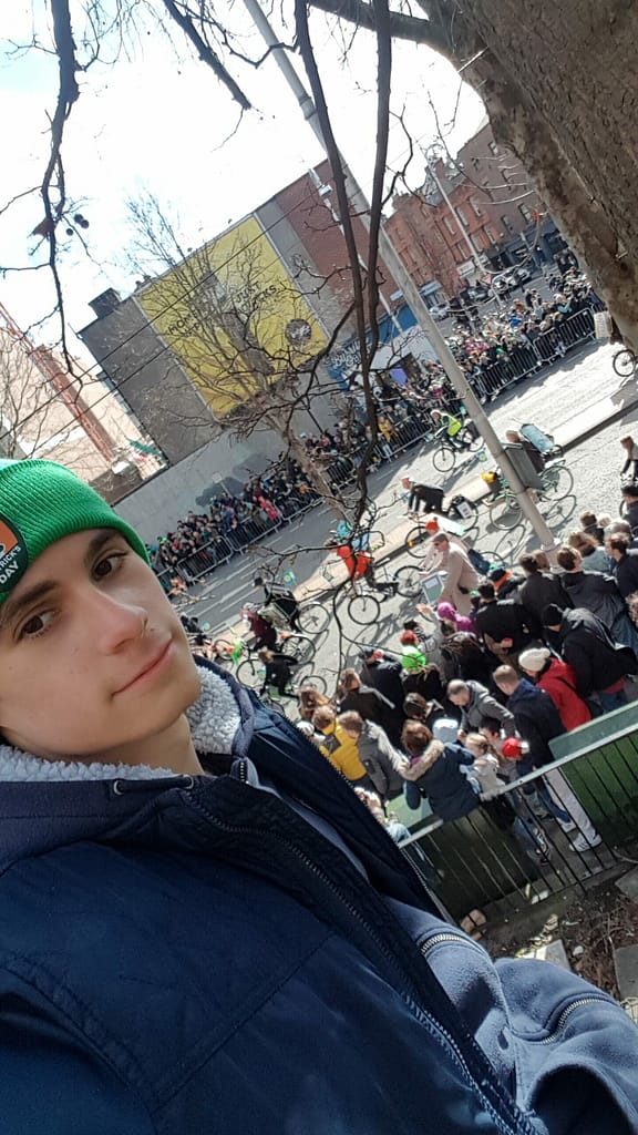 Selfie selfie dans un arbre